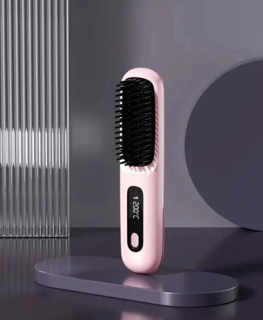 Utilisation brosse lissante électrique sans fil cheveux bouclés crépus